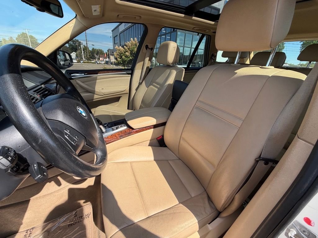 Used 2011 White BMW xDrive35i image 28