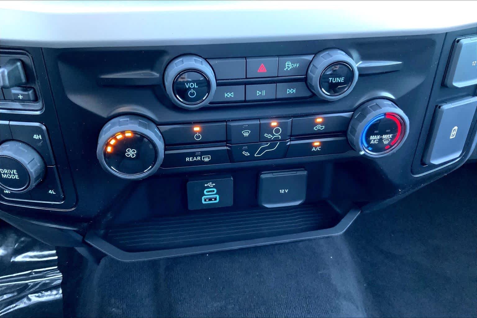 New 2026 Oxford White Ford F-250® XL image 15