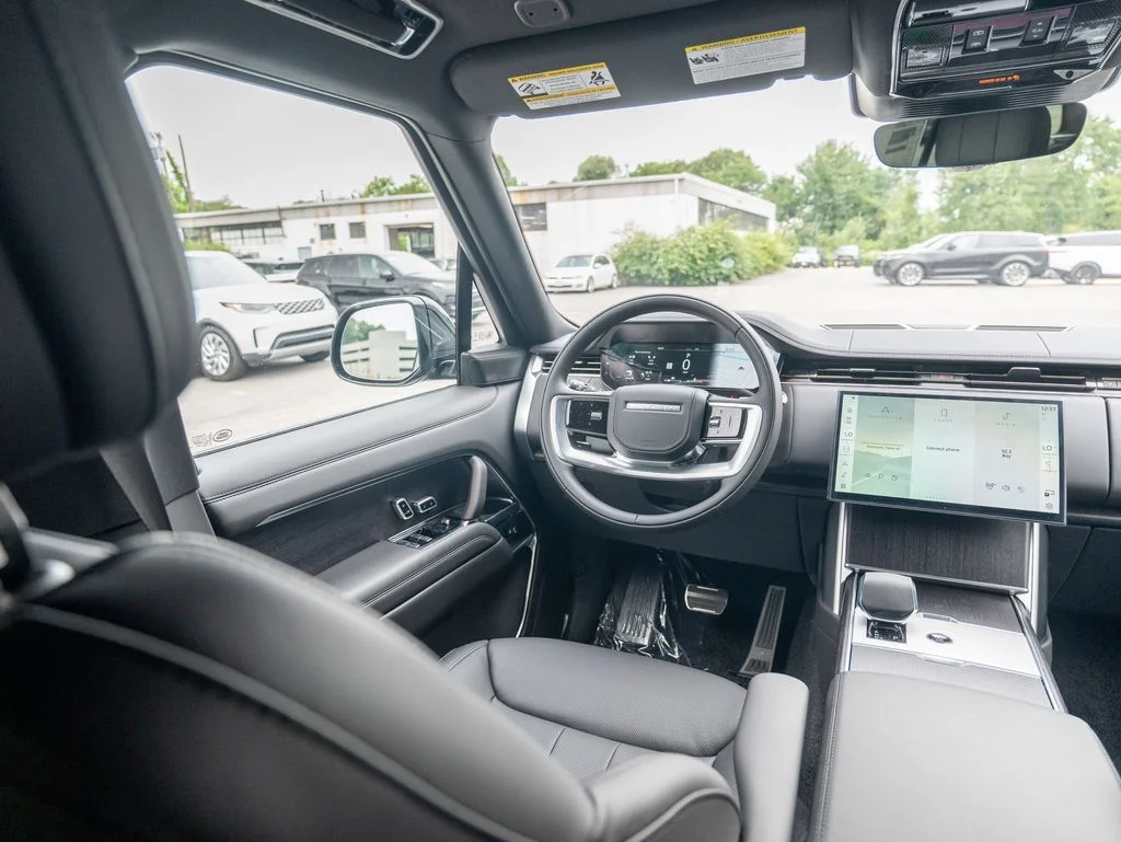 New 2026 Carpathian Grey Land Rover SE image 18