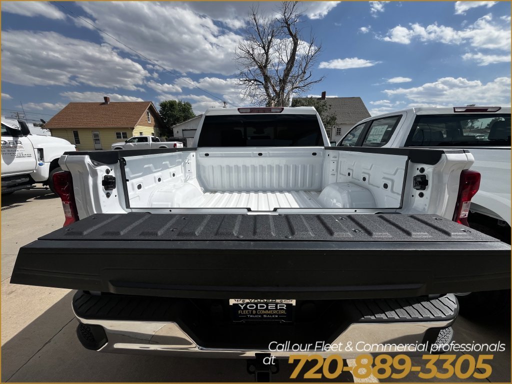 Used 2025 Summit White Chevrolet LT image 5