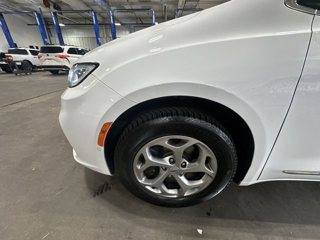 Certified Used 2022 Bright White Clearcoat Chrysler Limited image 23