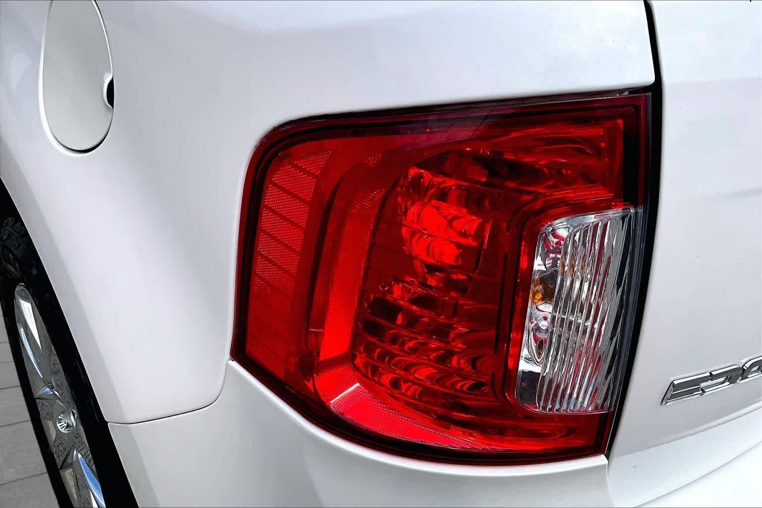 Used 2013 White Platinum Metallic Tri-Coat Ford SEL image 30