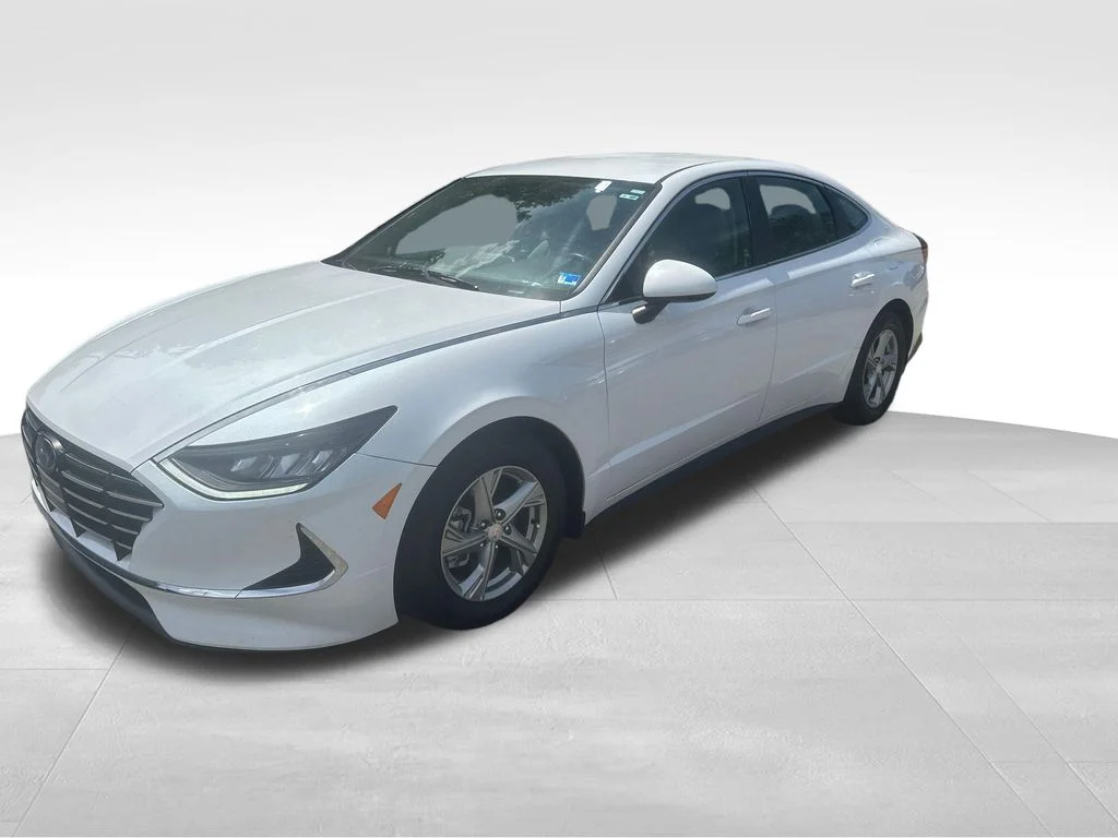 Used 2021 Gray Hyundai SE image 2