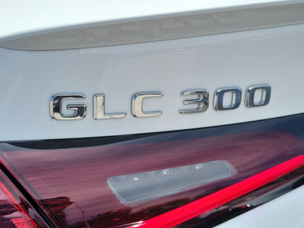 New 2027 Polar White Mercedes-Benz GLC 300 image 8