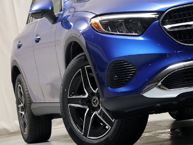 New 2027 Starling Blue Metallic Mercedes-Benz GLC 300 image 31