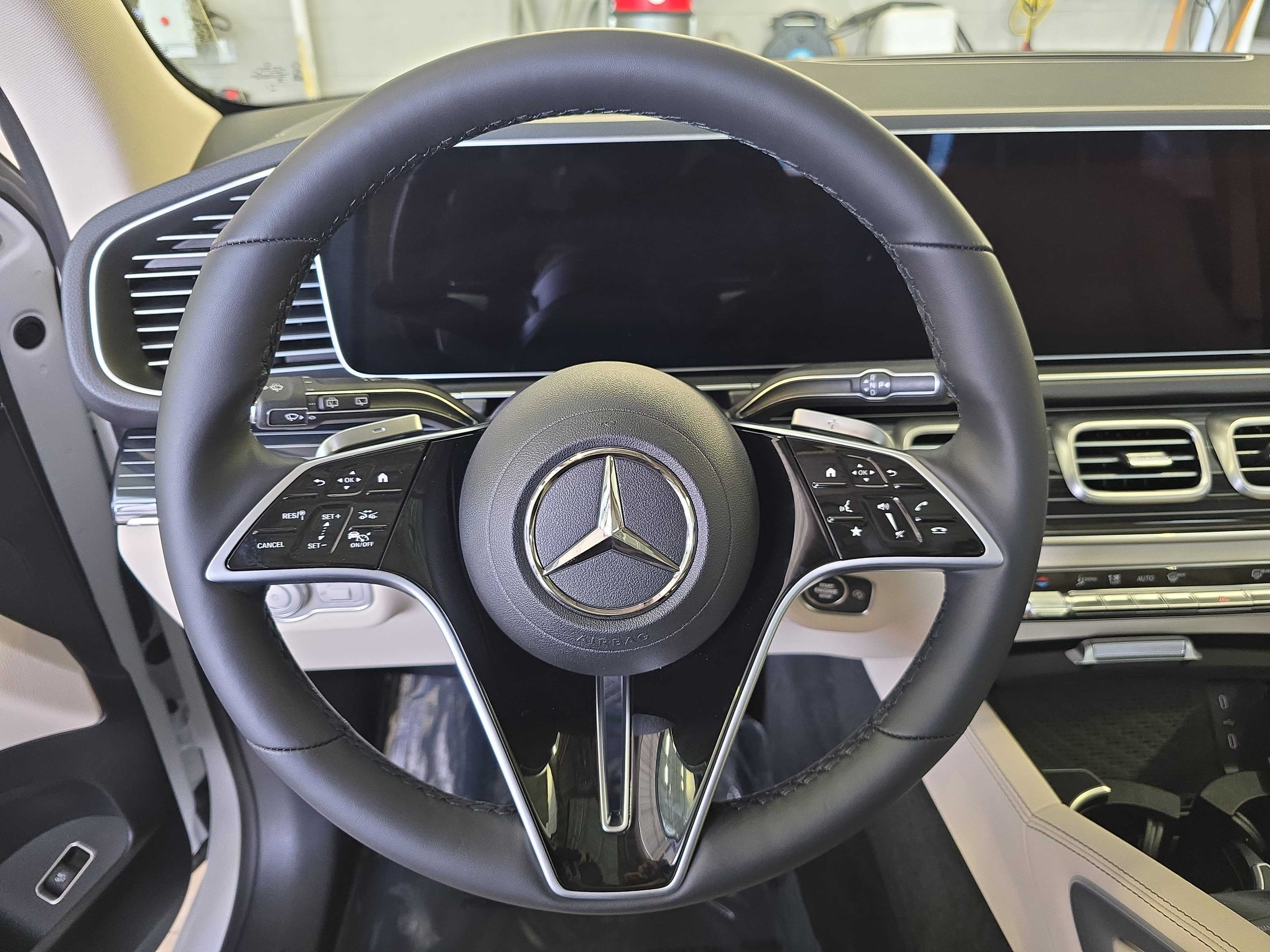 New 2026 MANUFAKTUR Moonlight White Metallic Mercedes-Benz GLE350 image 19