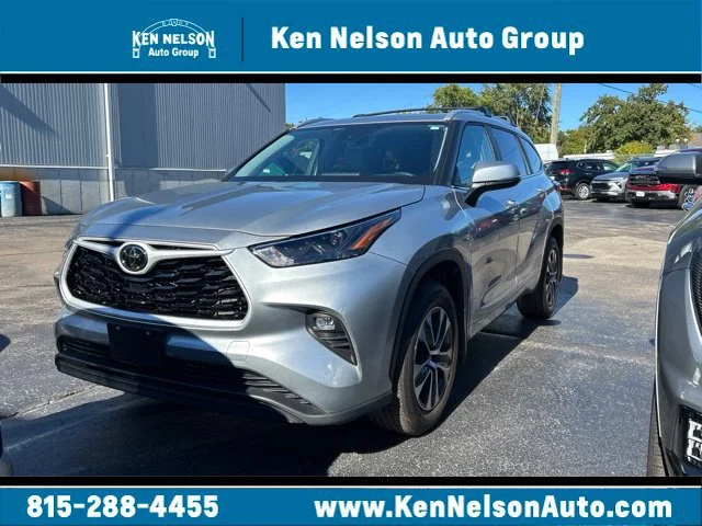 Used 2025 Silver Toyota XLE image 1