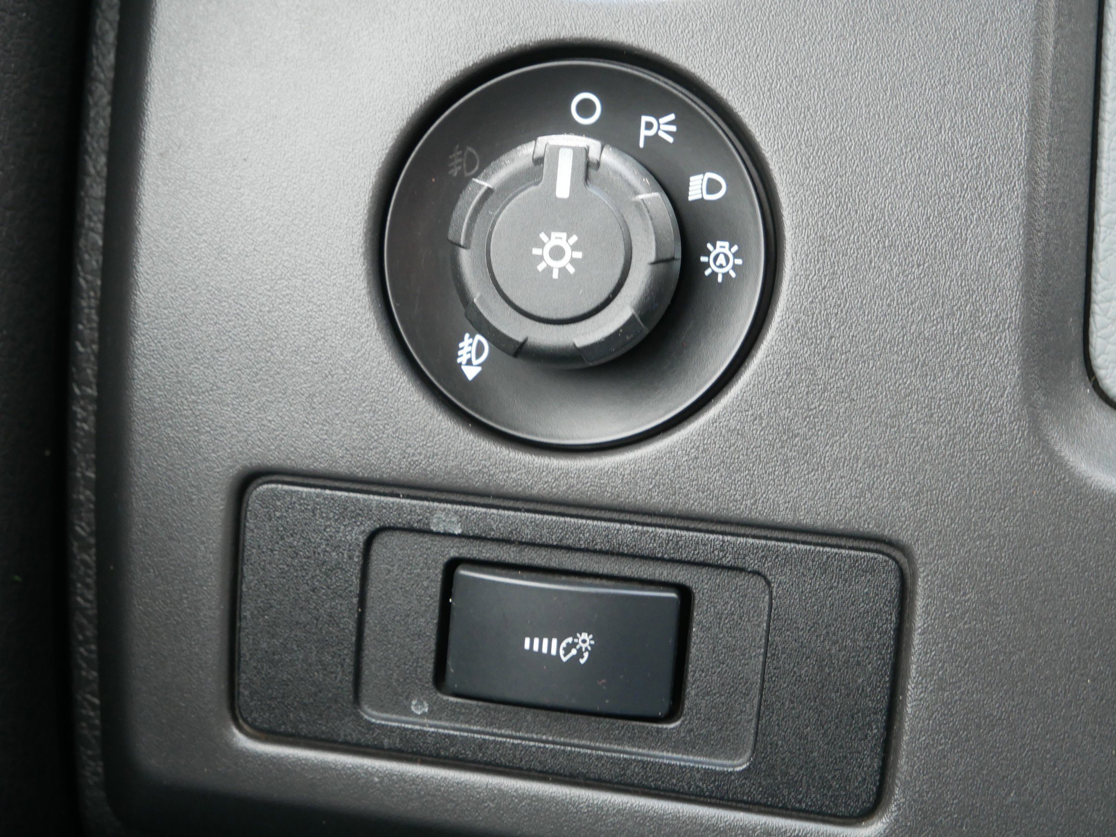 Used 2014  Ford XLT image 19