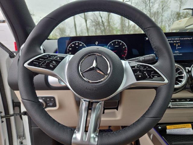 New 2026 Polar White Mercedes-Benz GLB250 image 17
