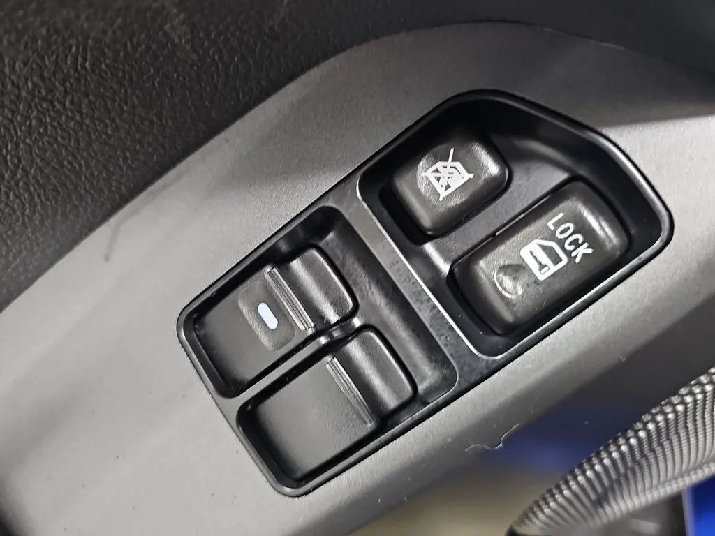 Used 2006  Mitsubishi GT image 28