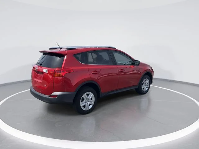 Used 2015 Red Toyota LE image 8
