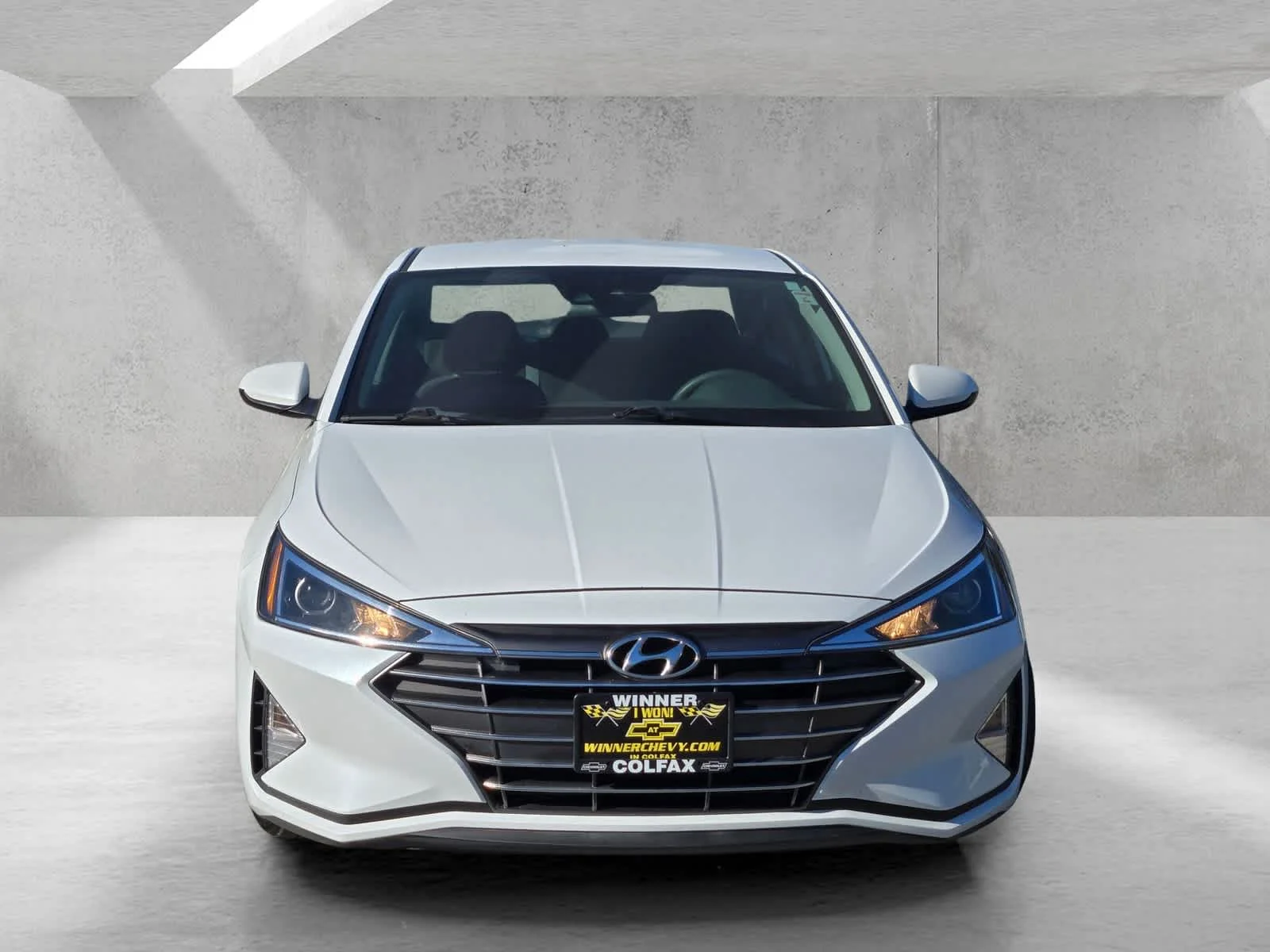 Used 2020  Hyundai SE image 2