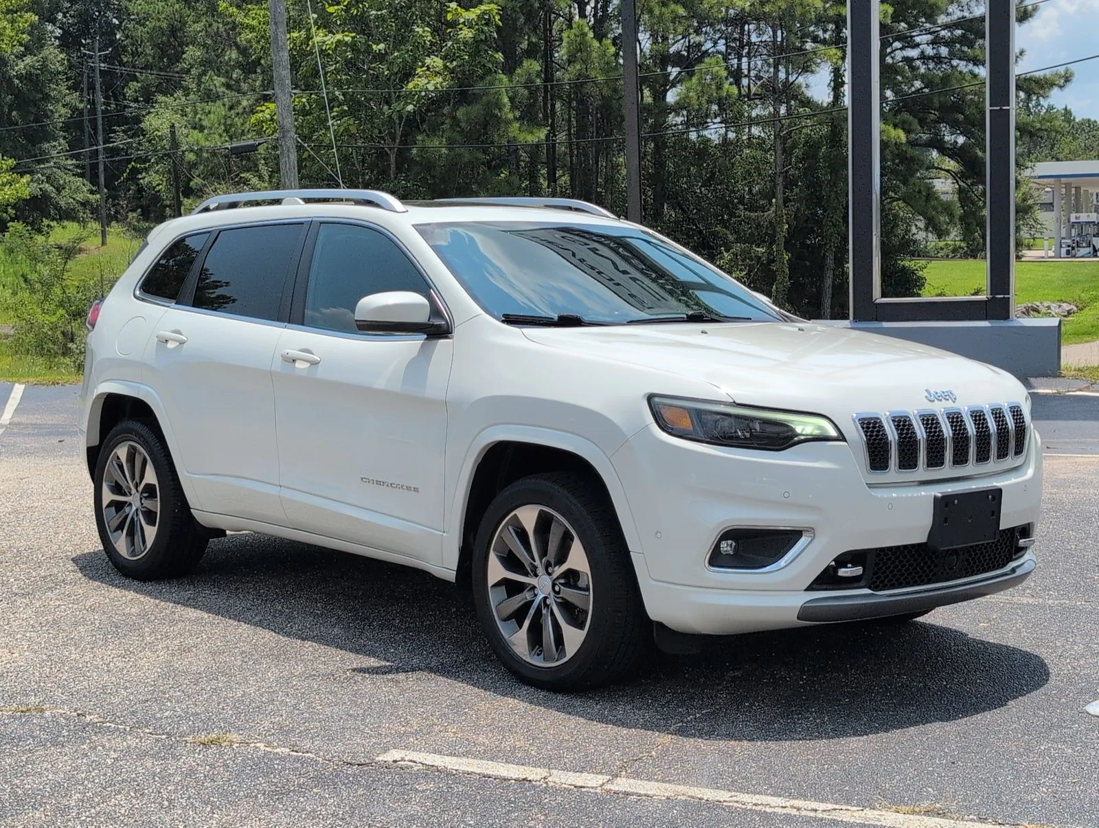 Used 2019 White Jeep Overland image 9