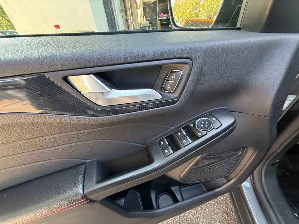Used 2025 Gray Ford ST-Line image 11