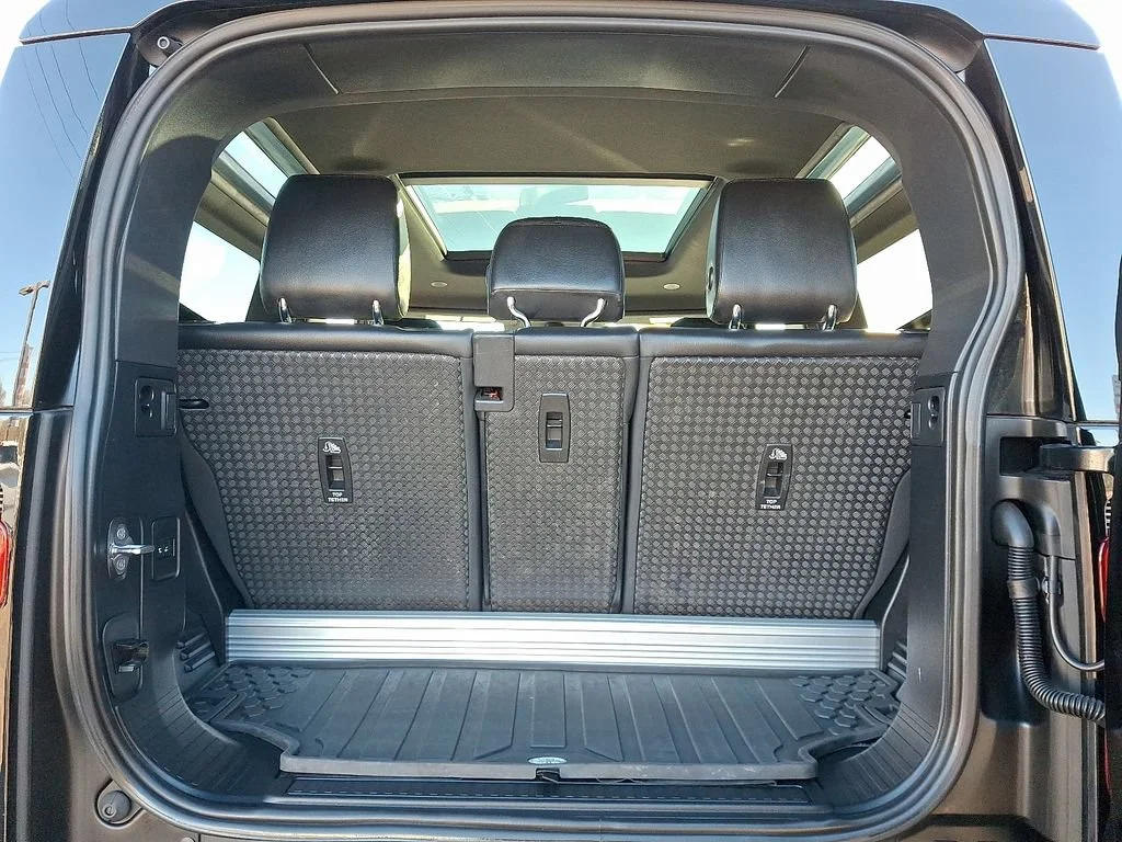 Used 2022  Land Rover X-Dynamic S image 31