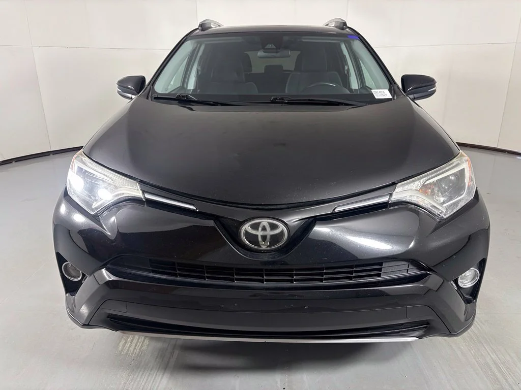 Used 2018 Black Toyota XLE image 3