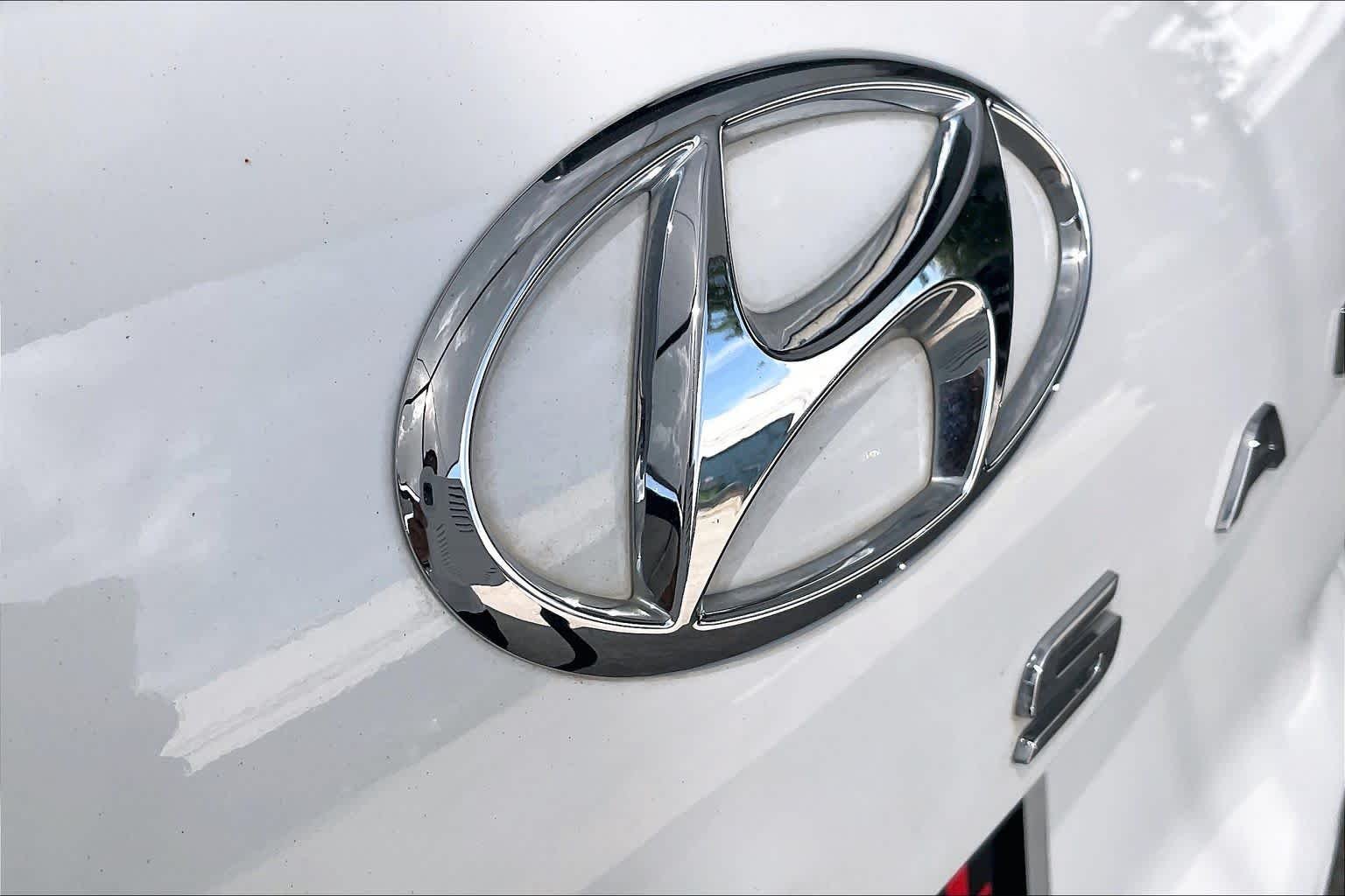 Used 2020 Hyper White Hyundai SEL image 31