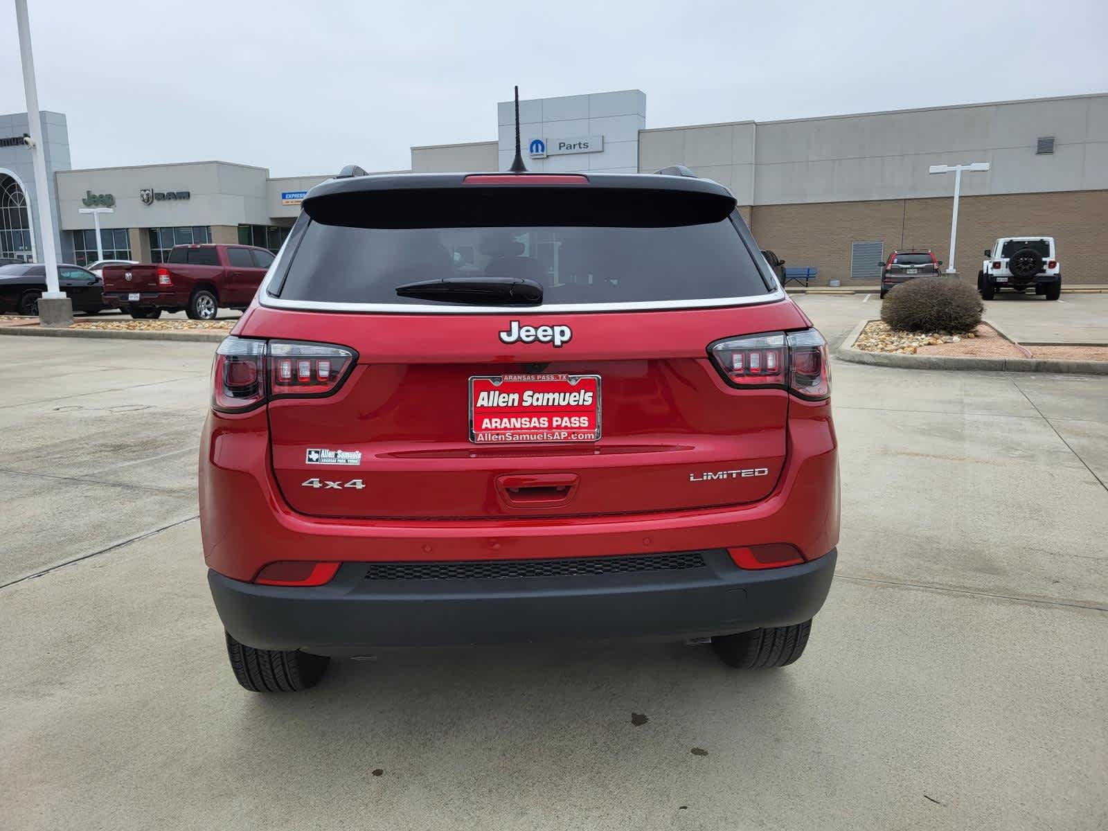 New 2026 Red Hot Pearl-Coat Exterior Paint Jeep Limited image 4