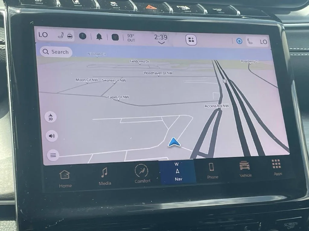 Used 2023 Gray Jeep Limited 4x2 image 18