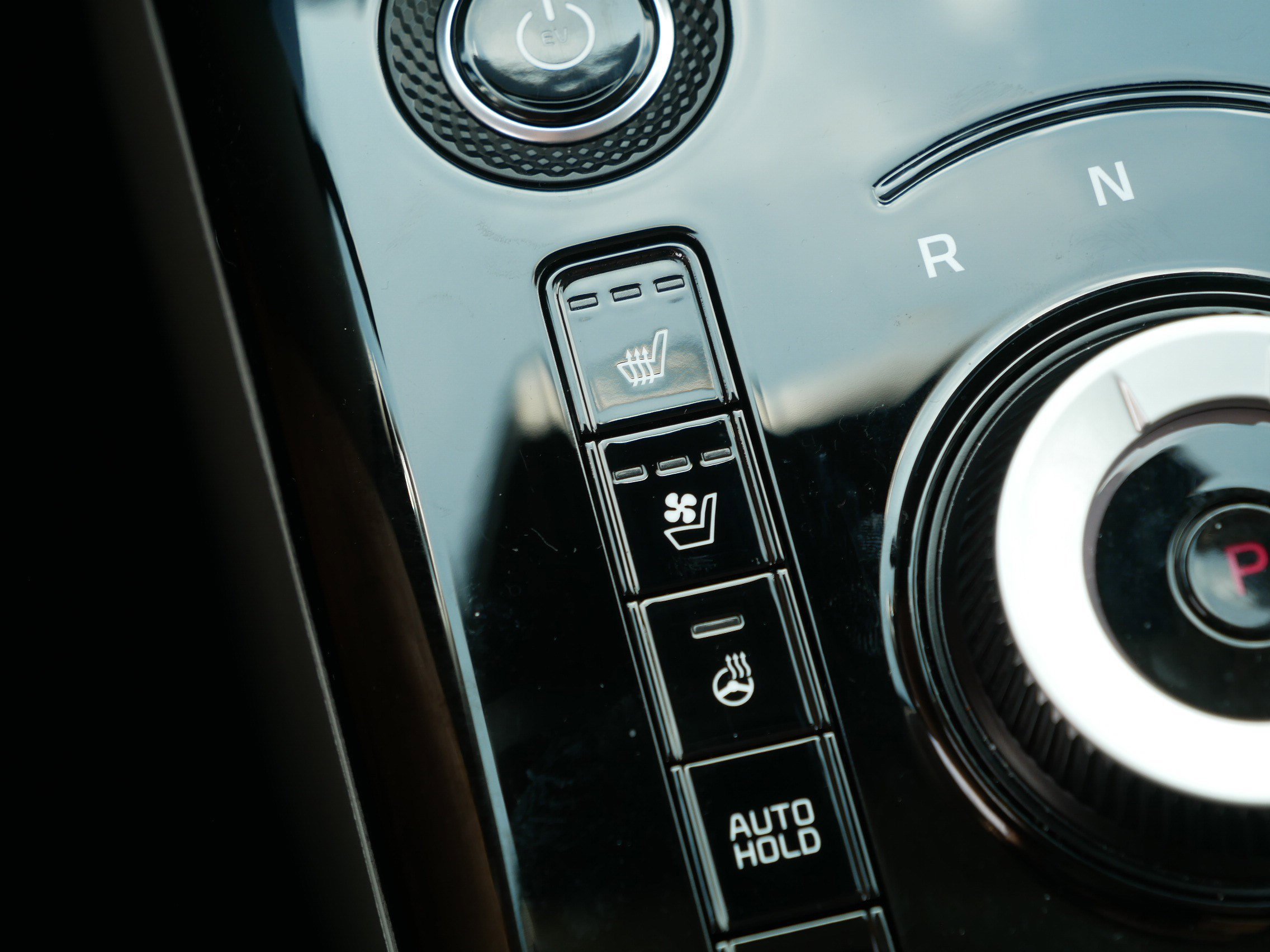 Certified Used 2024 Snow White Pearl Kia Wave image 31