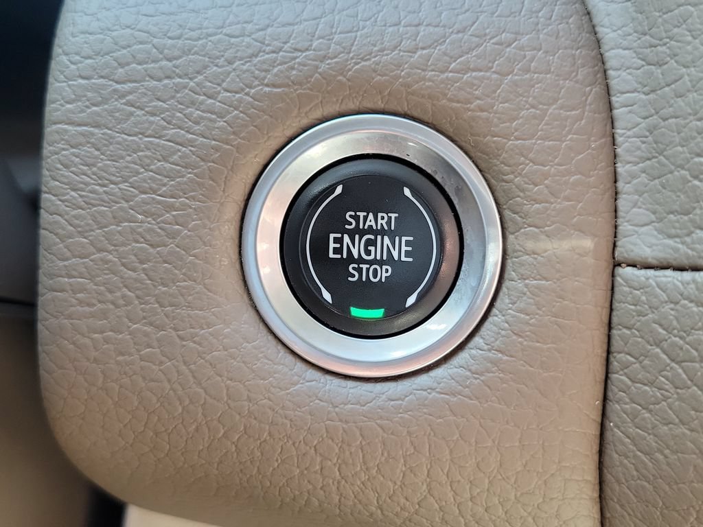 Used 2022 Summit White GMC Denali image 32