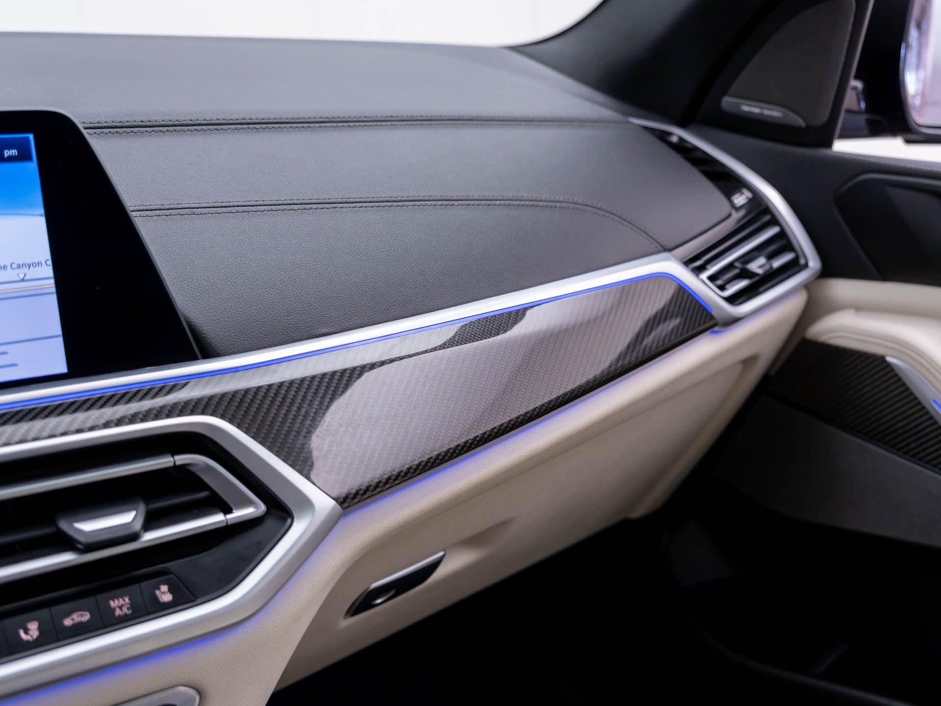 Used 2022 Black Sapphire Metallic BMW M50i image 32