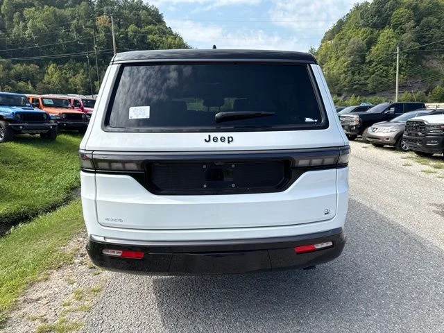 New 2026 Bright White Clear-Coat Exterior Paint Jeep  image 4