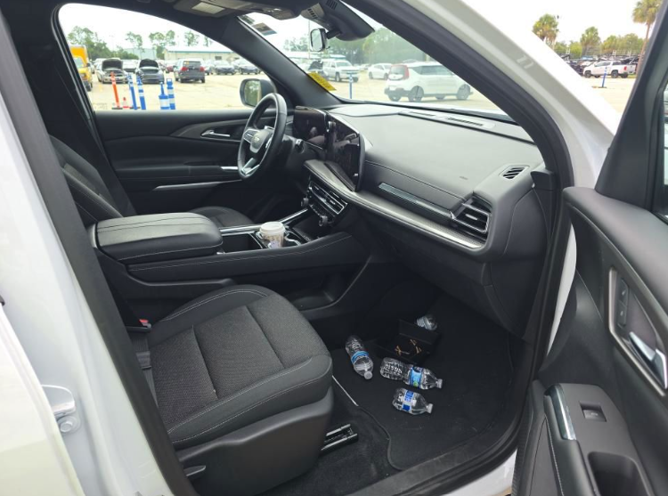 Used 2025 White Chevrolet LT image 4