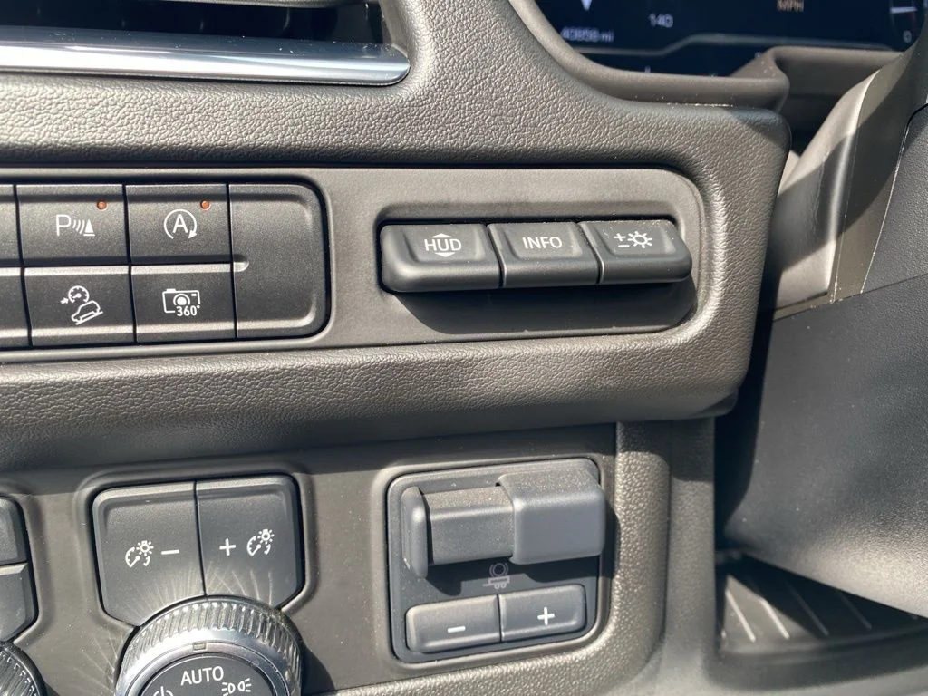 Used 2024 White GMC AT4 image 17