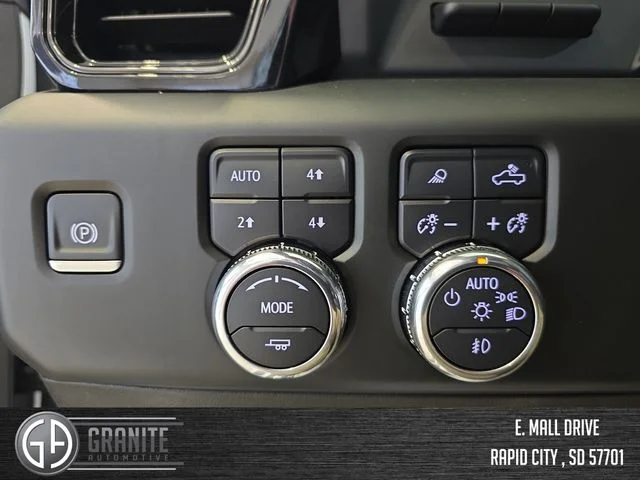 Used 2024 White GMC AT4 image 33