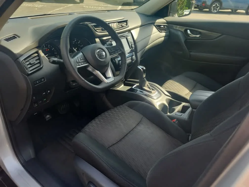 Used 2018 Brilliant Silver Nissan SV image 20