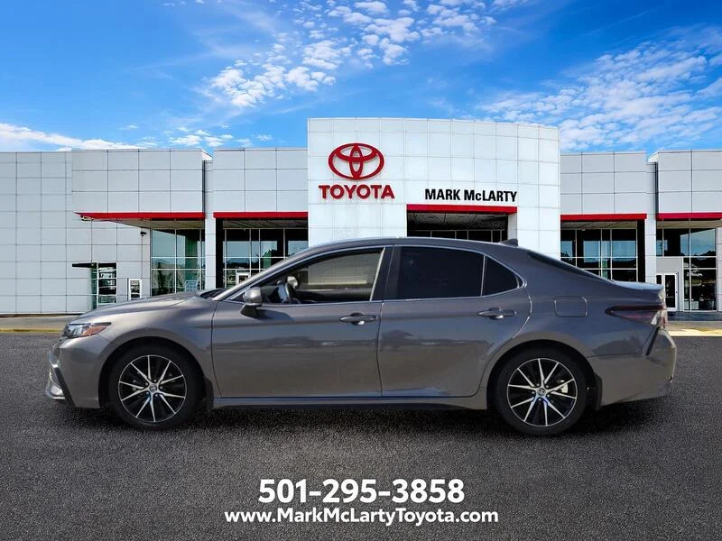 Used 2022 Predawn Gray Mica TOYOTA SE AUTO image 2