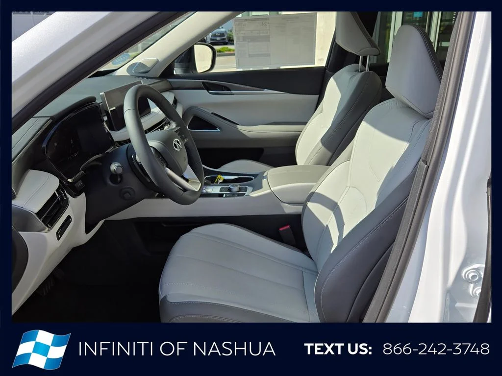New 2027 RADIANT WHITE INFINITI Luxe AWD image 3