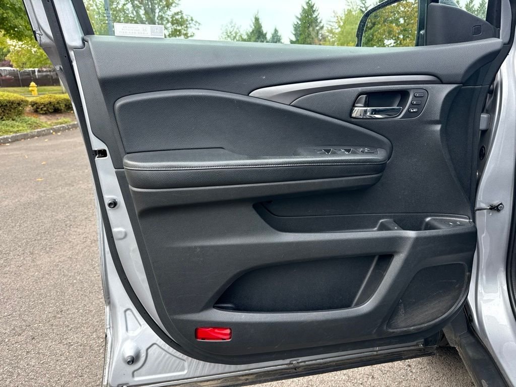 Used 2019 Lunar Silver Metallic Honda EX-L image 19