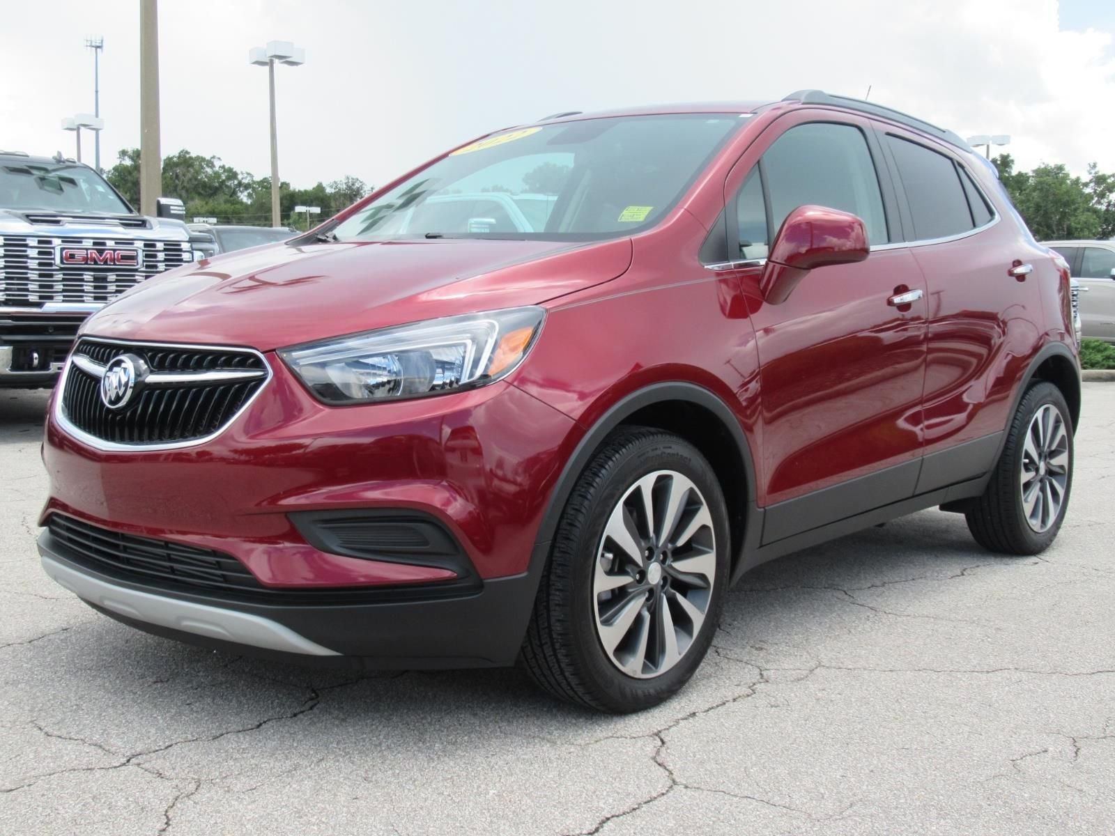 Used 2022  Buick Preferred image 3