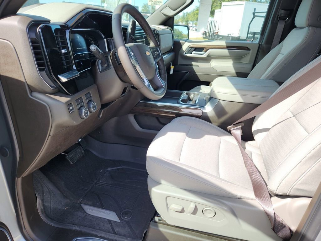 2025 Chevrolet Silverado 3500 HD LT - Photo 6