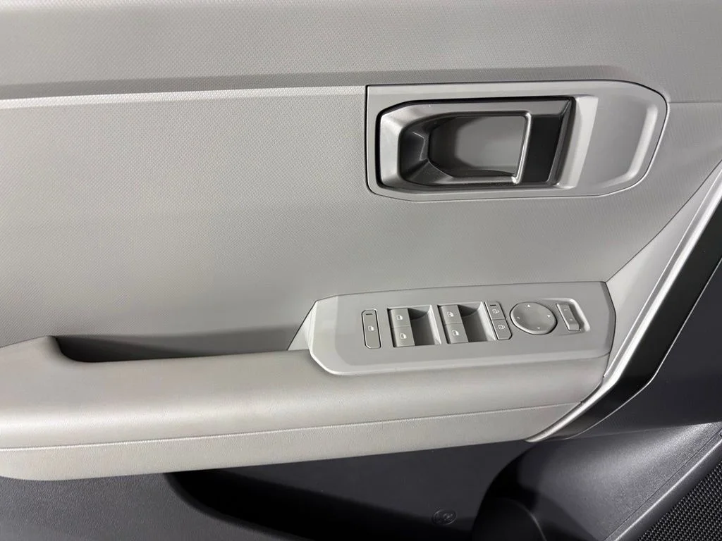 New 2027 Pale Gray Kia S image 19