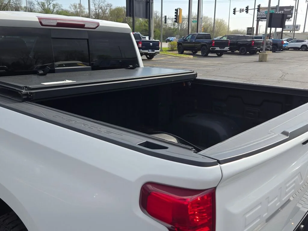 Used 2020 SUMMIT WHITE Chevrolet LT image 15