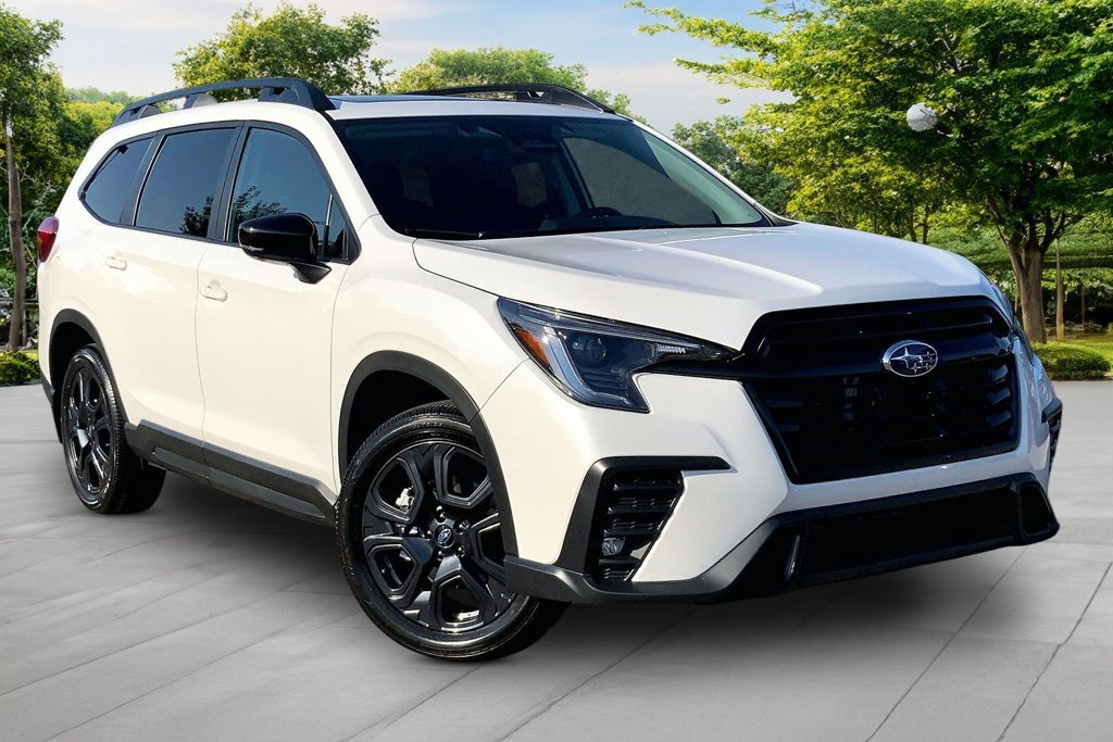 Used 2026 White Subaru Onyx Edition Touring image 3