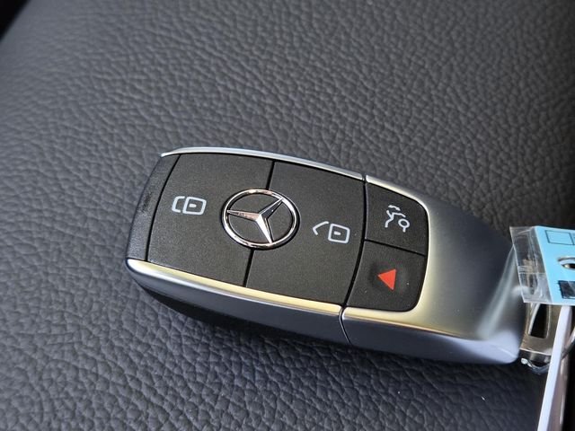 New 2026 Night Black Mercedes-Benz GLB 250 image 34