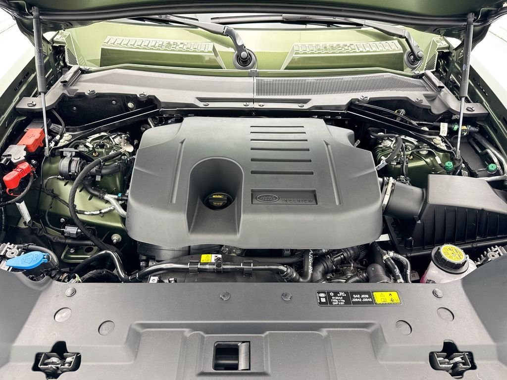 New 2026 Woolstone Green Land Rover X-Dynamic SE image 28