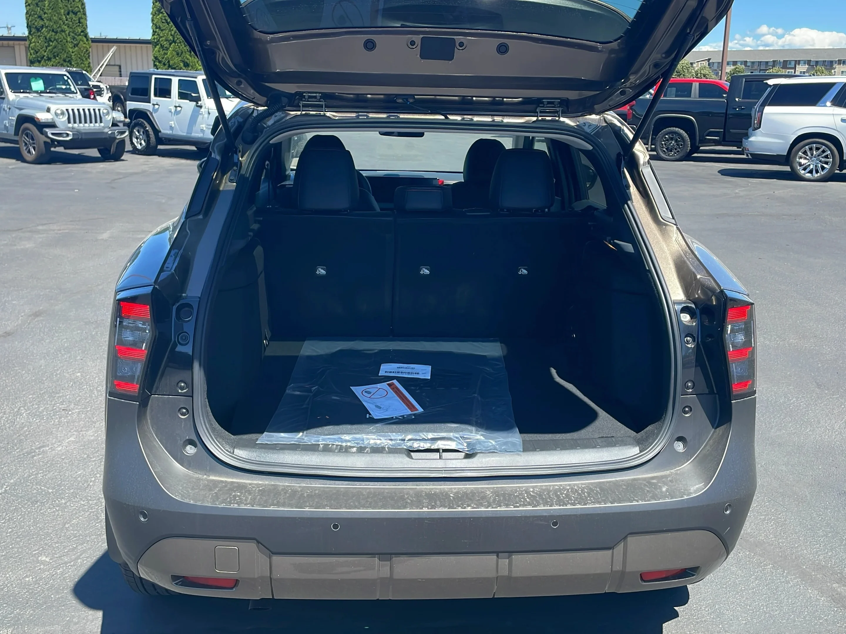 New 2026 Canyon Bronze Metallic Nissan SR image 9
