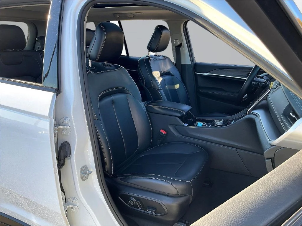 Used 2022 Bright White Clearcoat Jeep Limited image 29