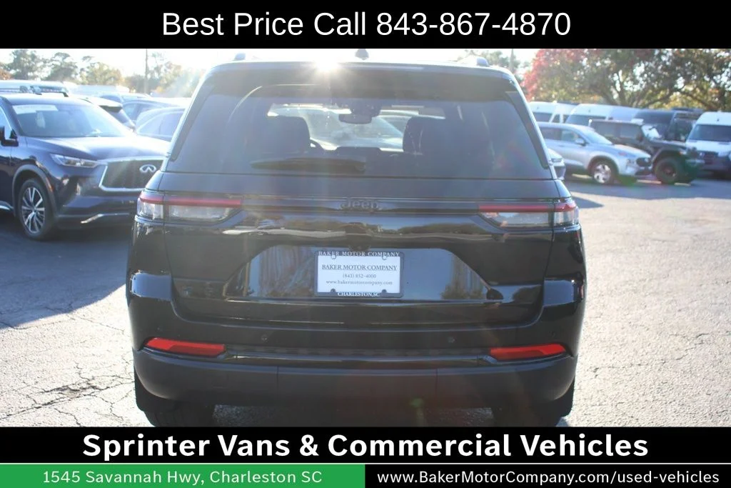 Used 2023 Diamond Black Jeep Altitude X image 10