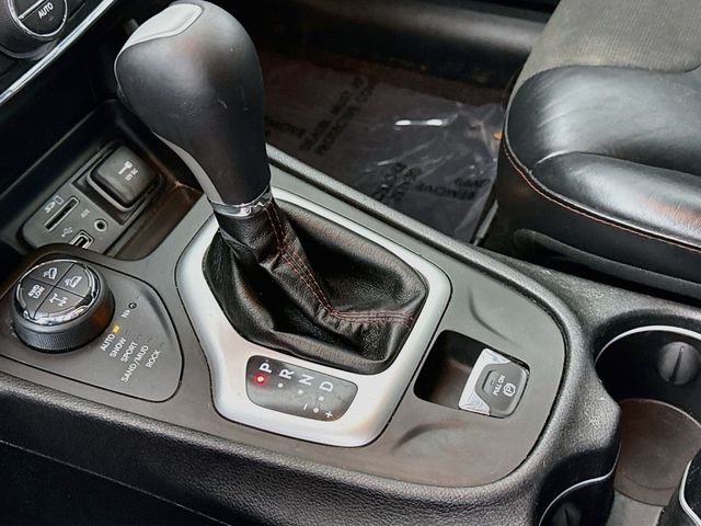 Used 2017 Red Jeep Trailhawk image 16