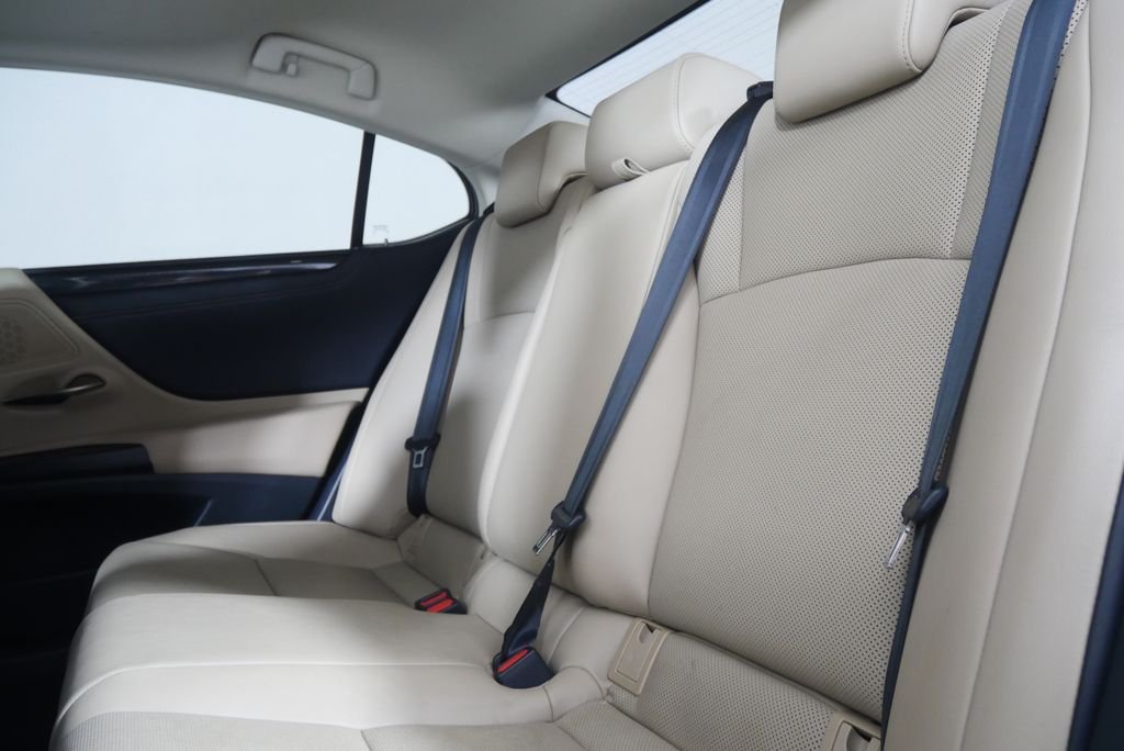 Used 2019 White Pearl Lexus 350 image 14