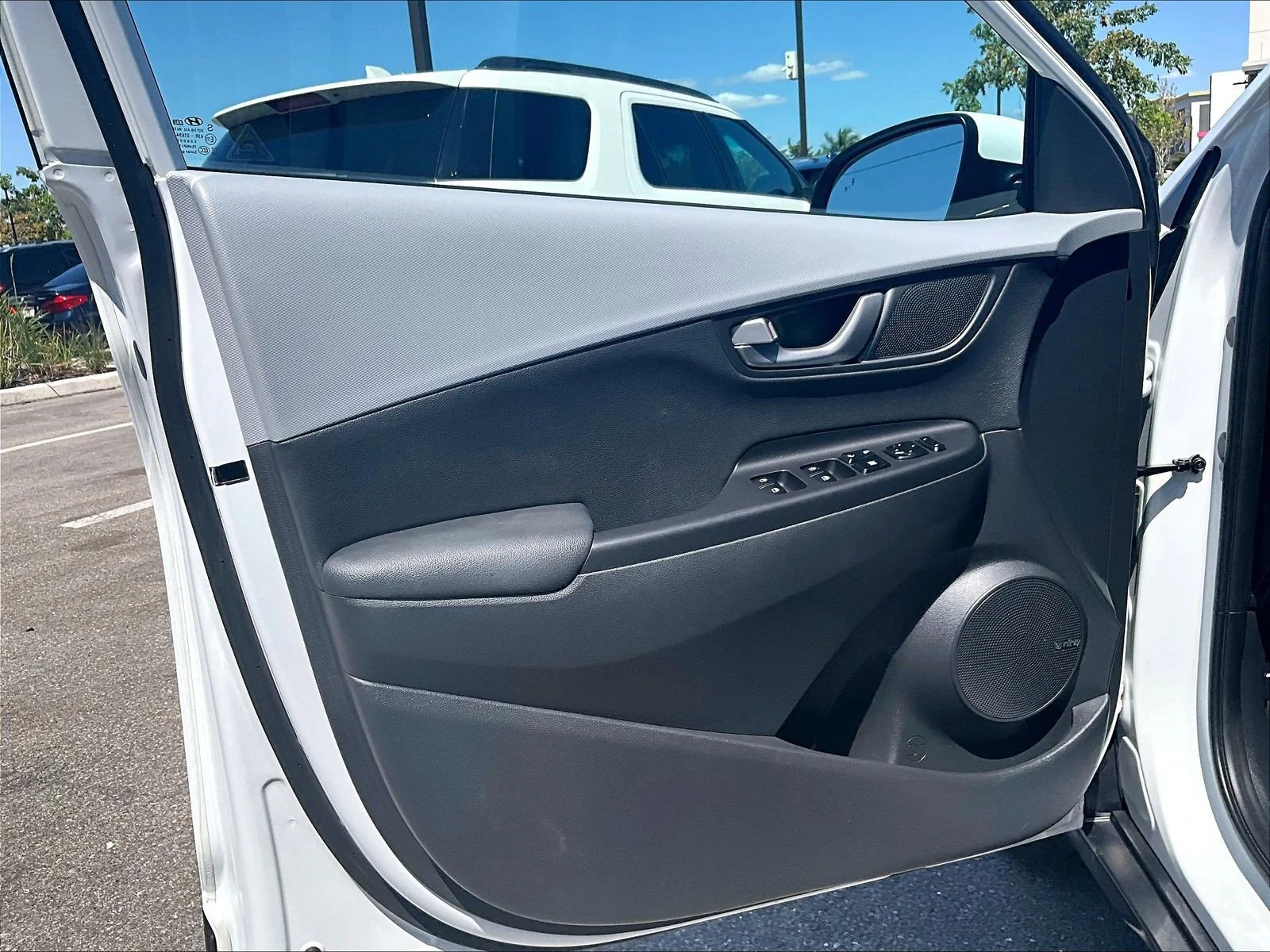 Used 2021 Chalk White Hyundai Ultimate image 17