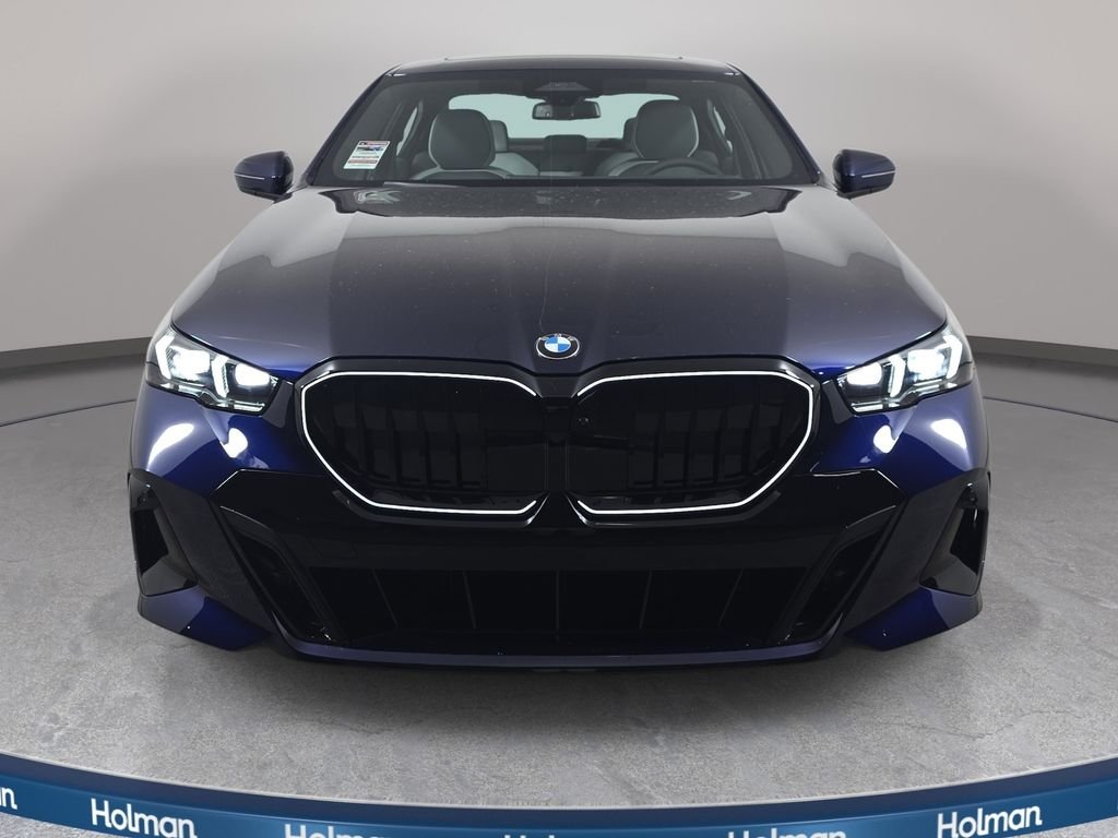 New 2027 Tanzanite Blue II Metallic BMW 540i xDrive image 2