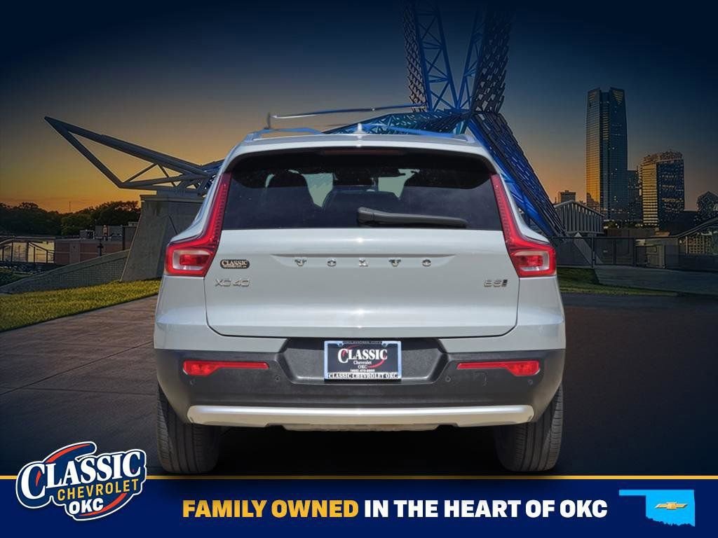 Used 2024  Volvo Core Bright Theme image 6