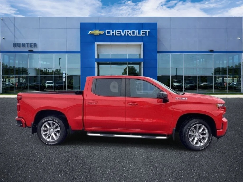 Used 2022 Red Hot Chevrolet RST image 5